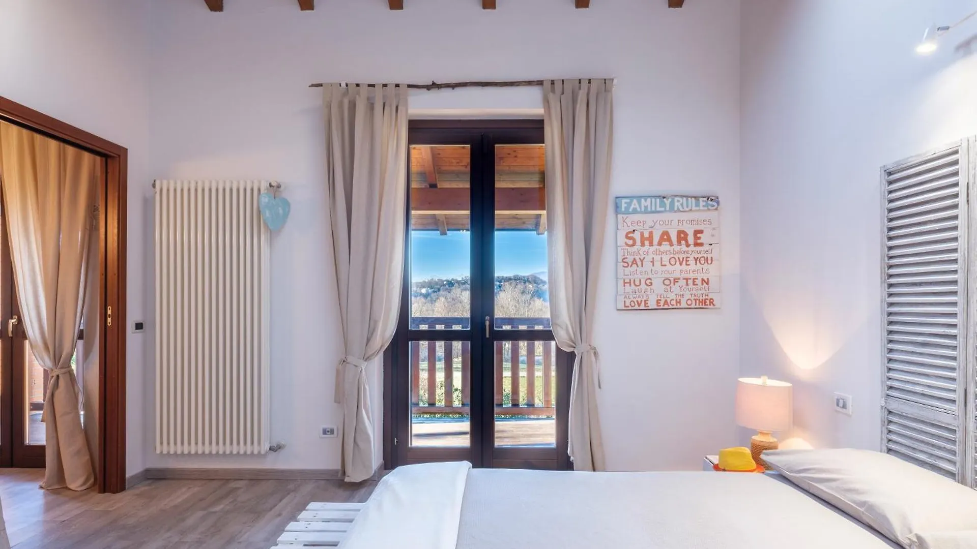 La Luna Nel Lago Lake View Garden - Happy Rentals イスプラ 別荘