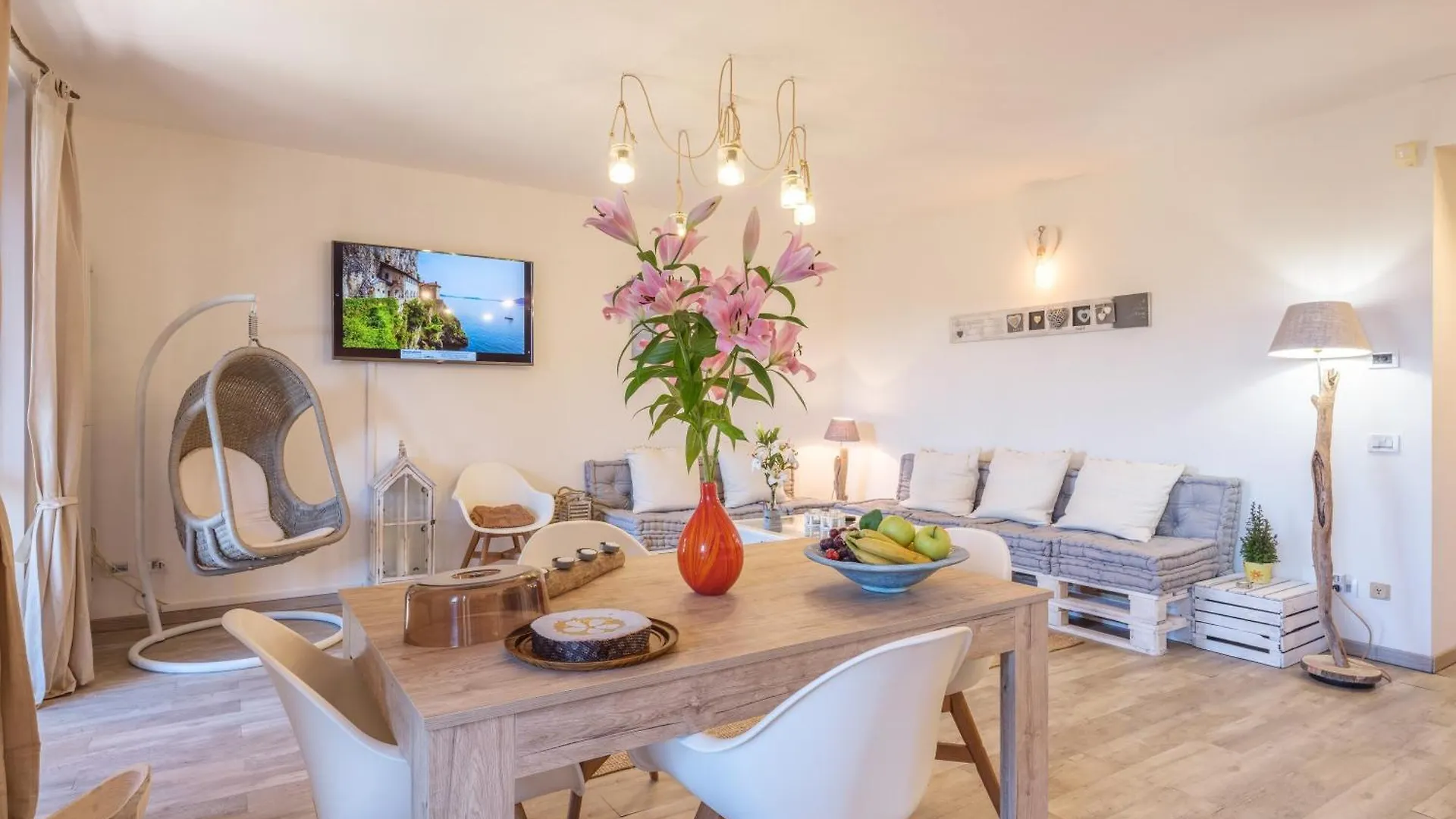 La Luna Nel Lago Lake View Garden - Happy Rentals イスプラ 別荘